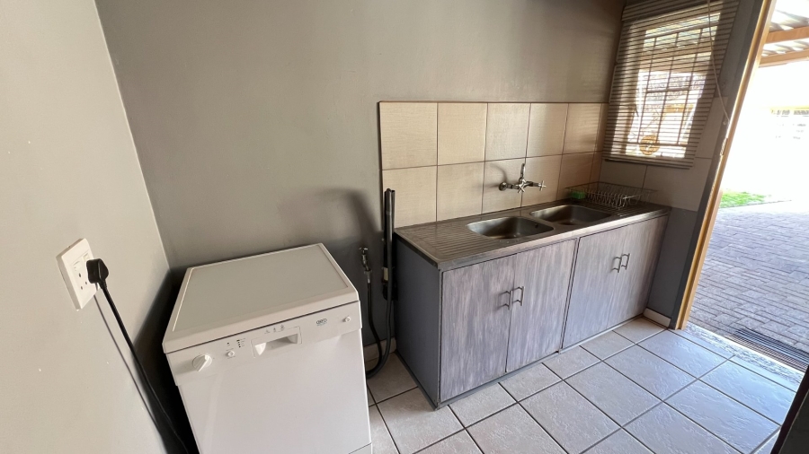 4 Bedroom Property for Sale in Langenhovenpark Free State